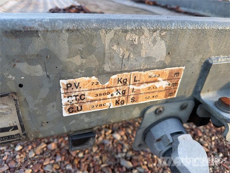 Hubiere H212L 14CF 2780 kg T/A Remorque Equipment Trailer Autotreilerid