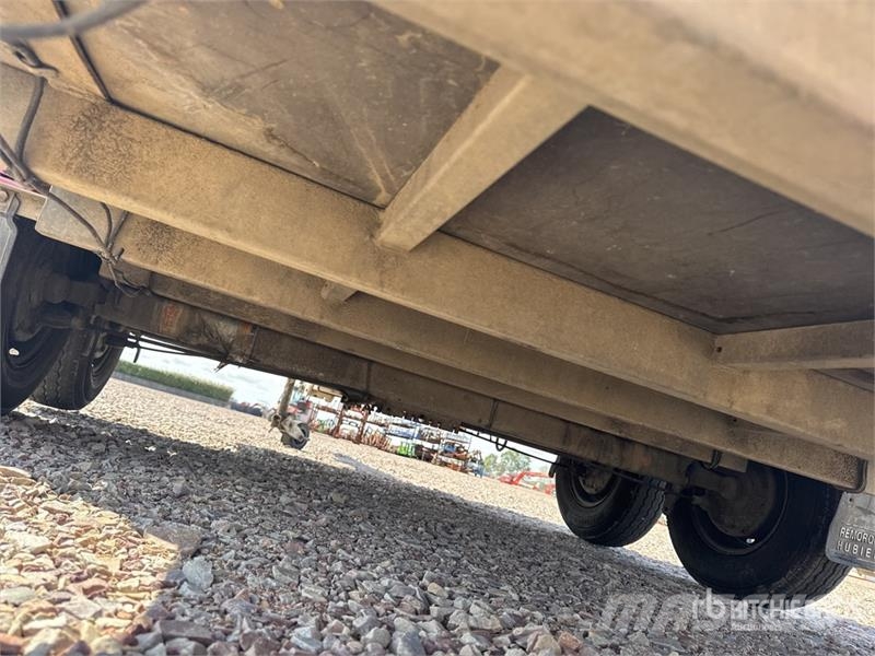 Hubiere H212L14CF Remorque 2 Essieux T/A Equipment Trailer مقطورات مركبات نقل