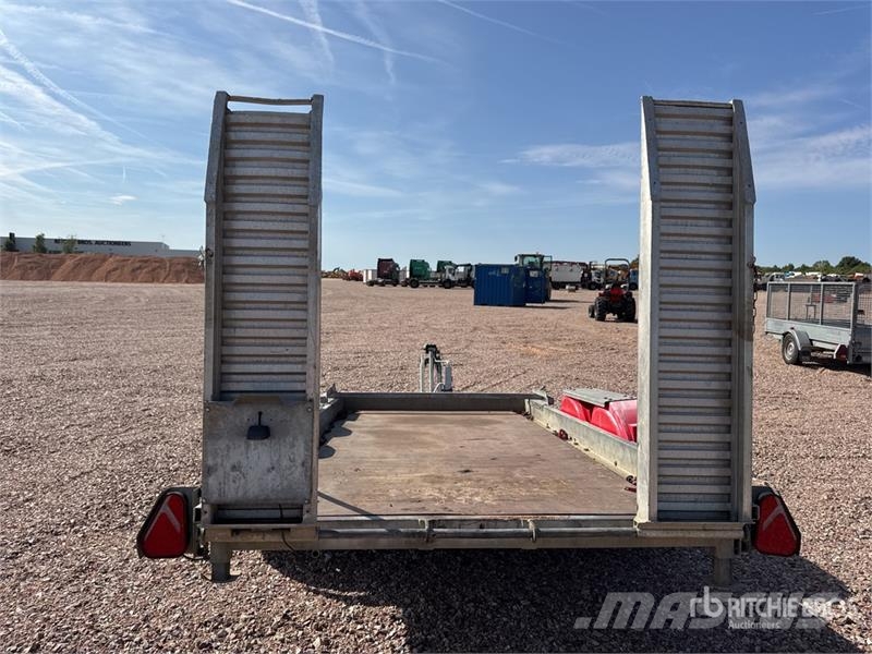 Hubiere TPG352R Remorque 2 Essieux T/A Equipment Trailer Vehicle transport trailers