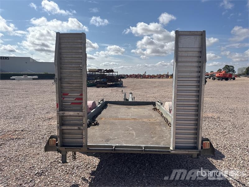 Hubiere TPG352R Remorque 2 Essieux T/A Equipment Trailer مقطورات مركبات نقل