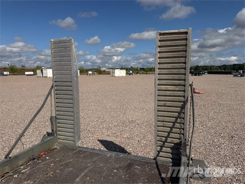 Hubiere TPG352R Remorque 2 Essieux T/A Equipment Trailer مقطورات مركبات نقل