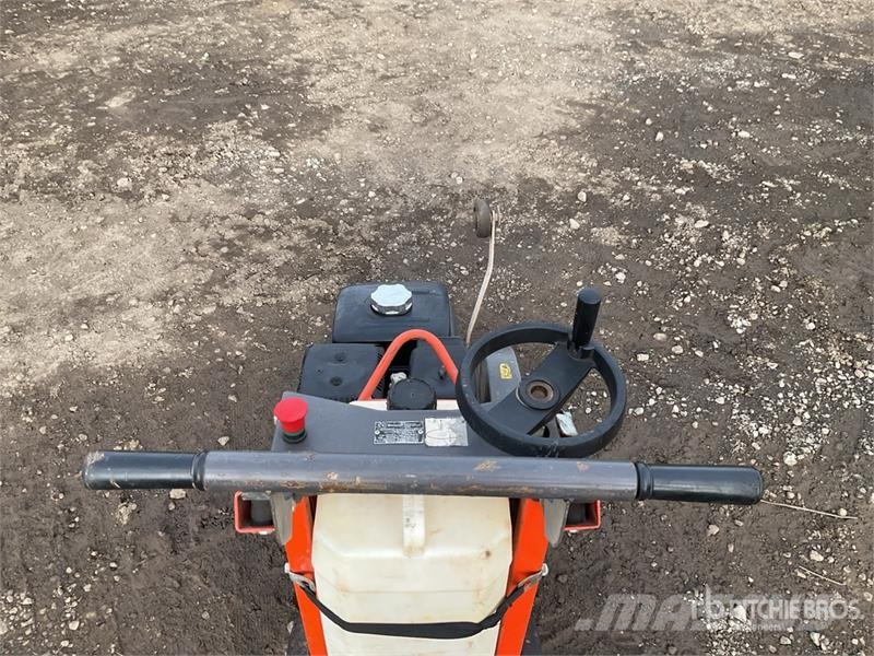 Husqvarna FS400LV Fűrészgépek