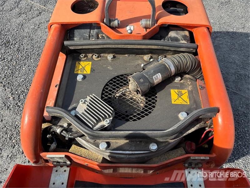 Husqvarna LH804 Vibratory Plate Compactor Vibradores