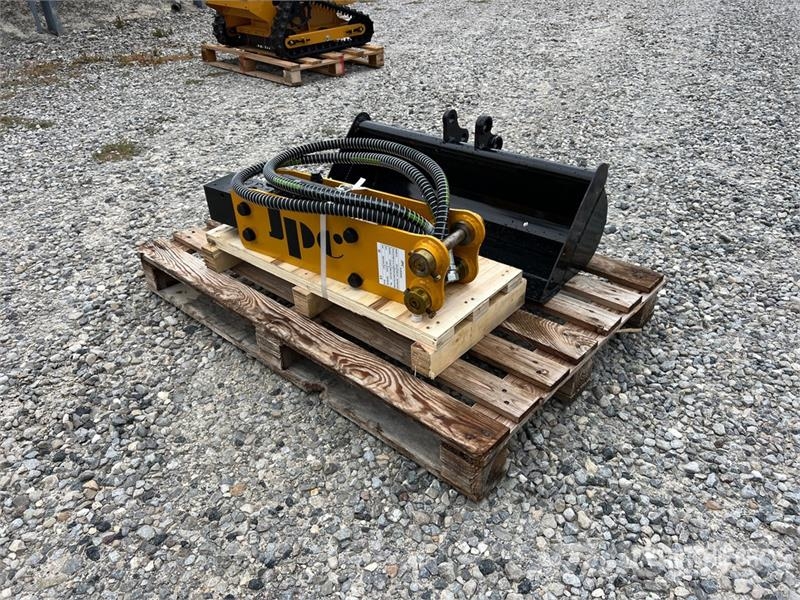 Hydraulic Breaker and 800 mm Bucket (Unused) Altri componenti