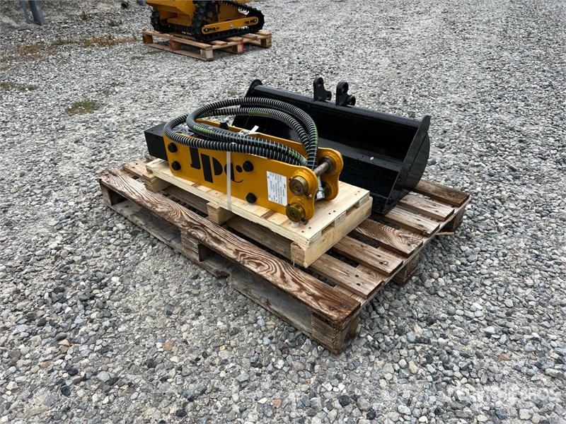 Hydraulic Breaker and 800 mm Bucket (Unused) Altri componenti