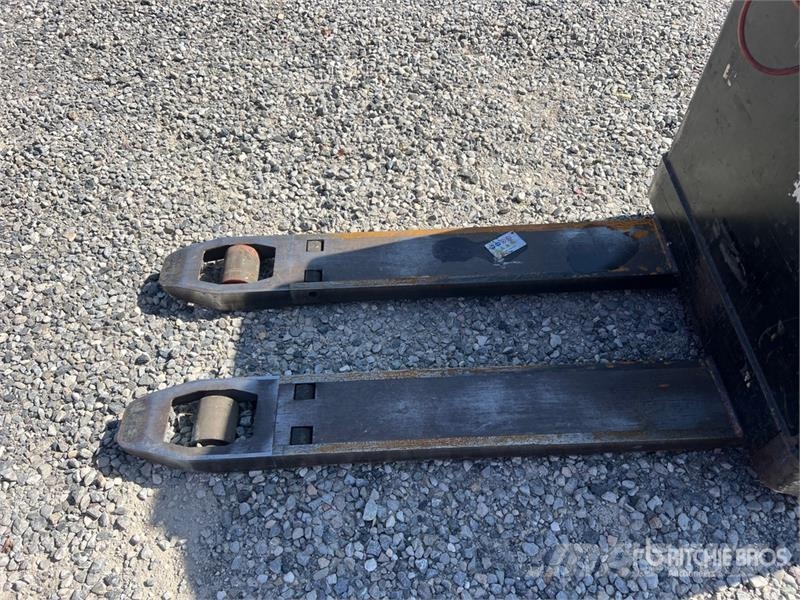Hyster P 2.0S FWB 2000 kg Electric Pallet Jack Jekketralle