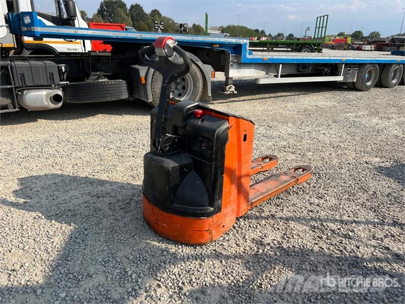 Hyster P2.0 2000 kg Electric Pallet Jack 手动码垛机