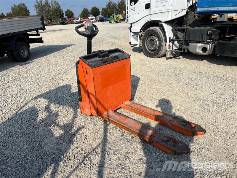 Hyster P2.0 2000 kg Electric Pallet Jack 手动码垛机