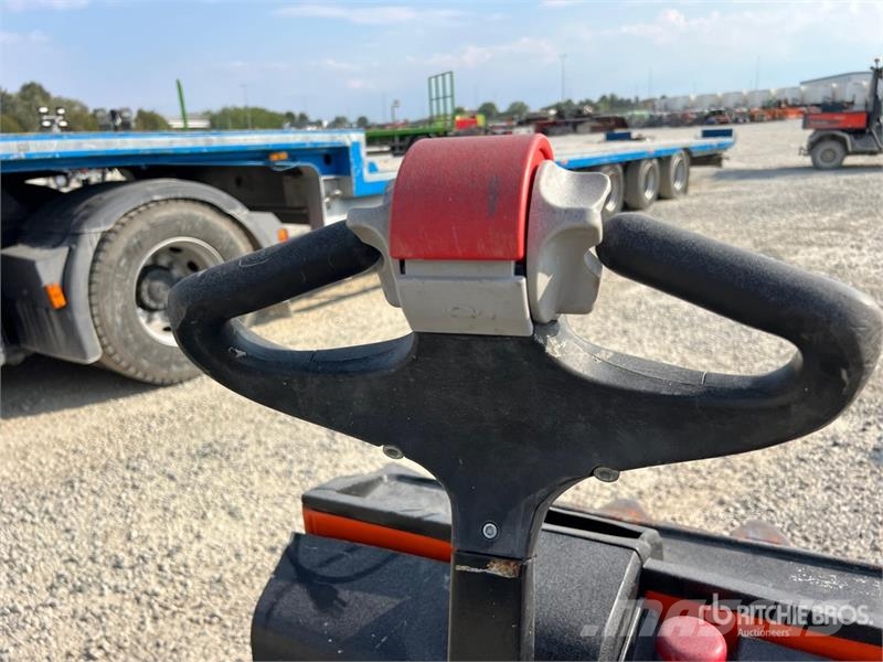 Hyster P2.0 2000 kg Electric Pallet Jack 手动码垛机