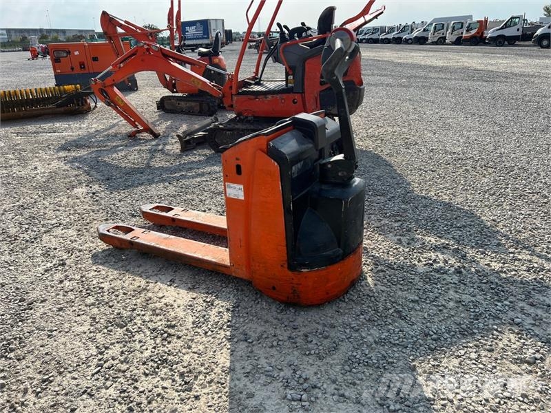 Hyster P2.0 2000 kg Electric Pallet Jack 手动码垛机