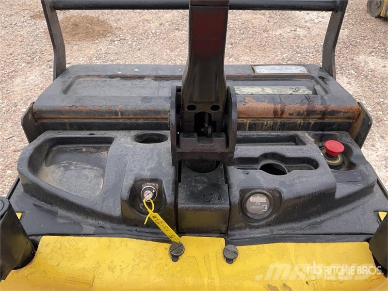 Hyster P2015 Electric Pallet Jack Kézi raklapemelő