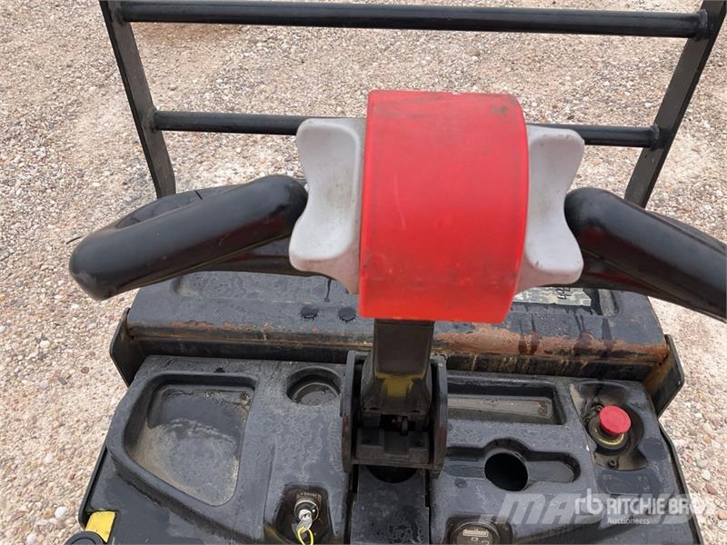 Hyster P2015 Electric Pallet Jack Kézi raklapemelő