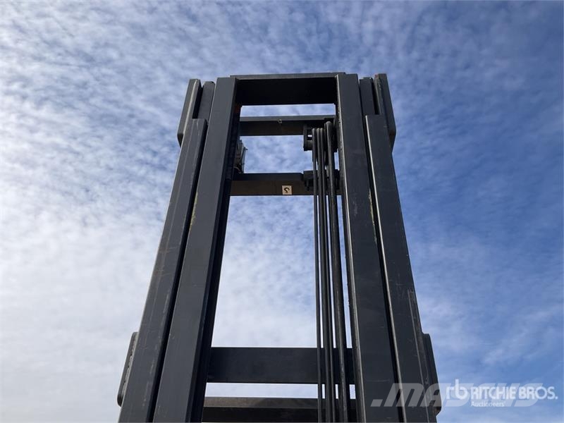 Hyster R1.4 Reach Truck شاحنة مناولة