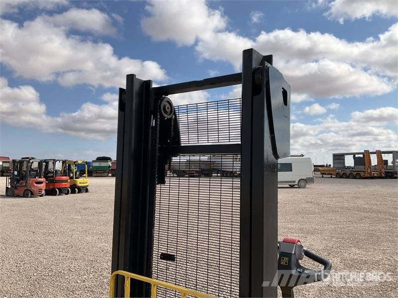 Hyster S1.0 Electric Stacker Samohybné vozíky
