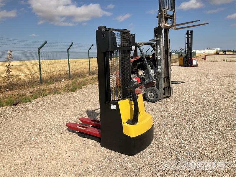 Hyster S1.0 Electric Stacker Samohybné vozíky