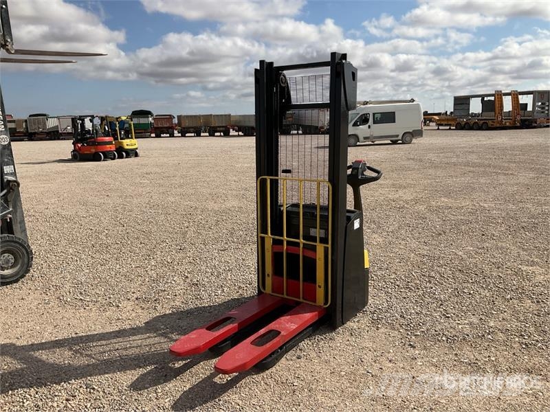 Hyster S1.0 Electric Stacker Samohybné vozíky