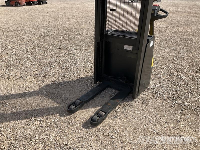 Hyster S1.0 Electric Stacker Samohybné vozíky