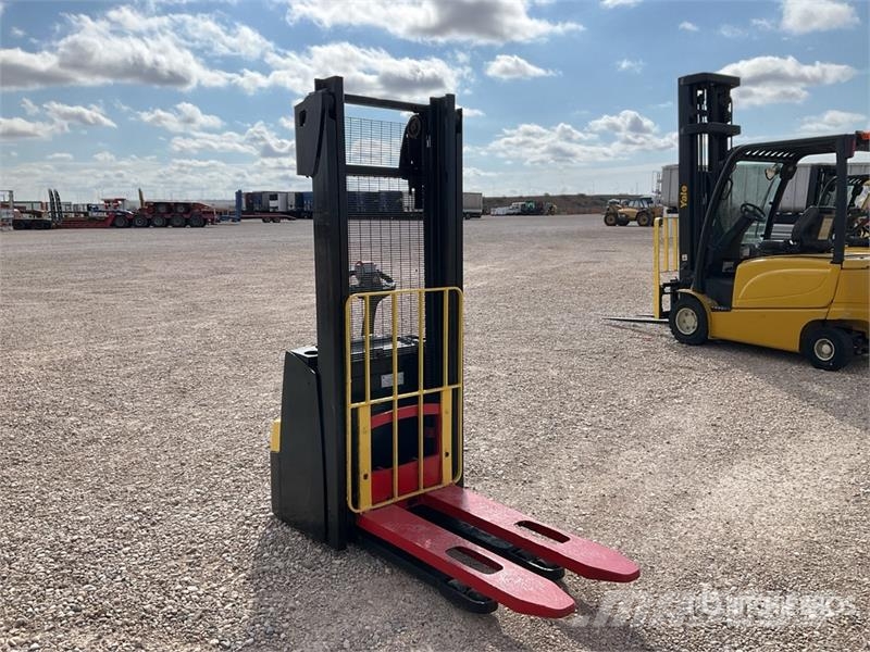 Hyster S1.0 Electric Stacker Samohybné vozíky