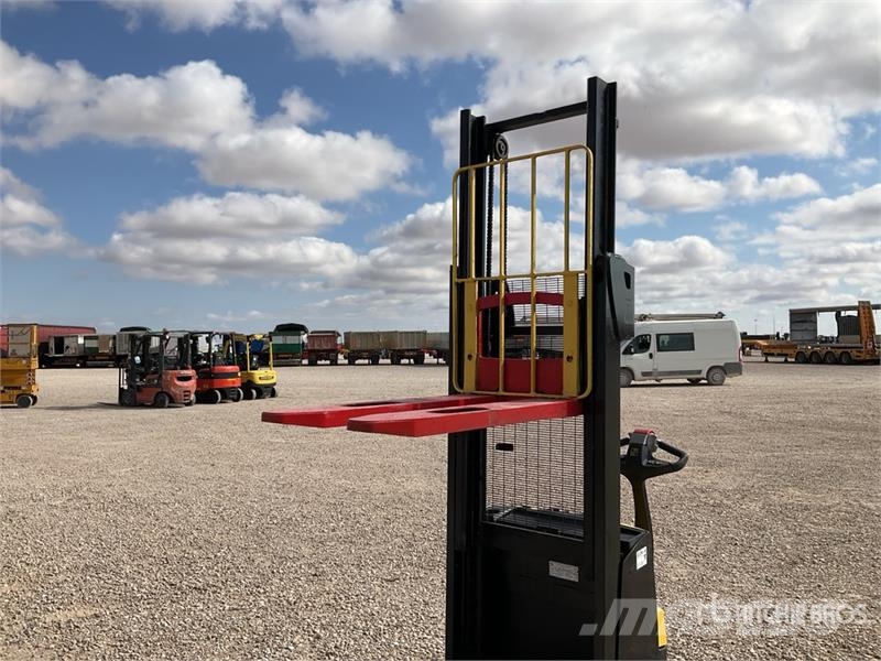 Hyster S1.0 Electric Stacker Samohybné vozíky