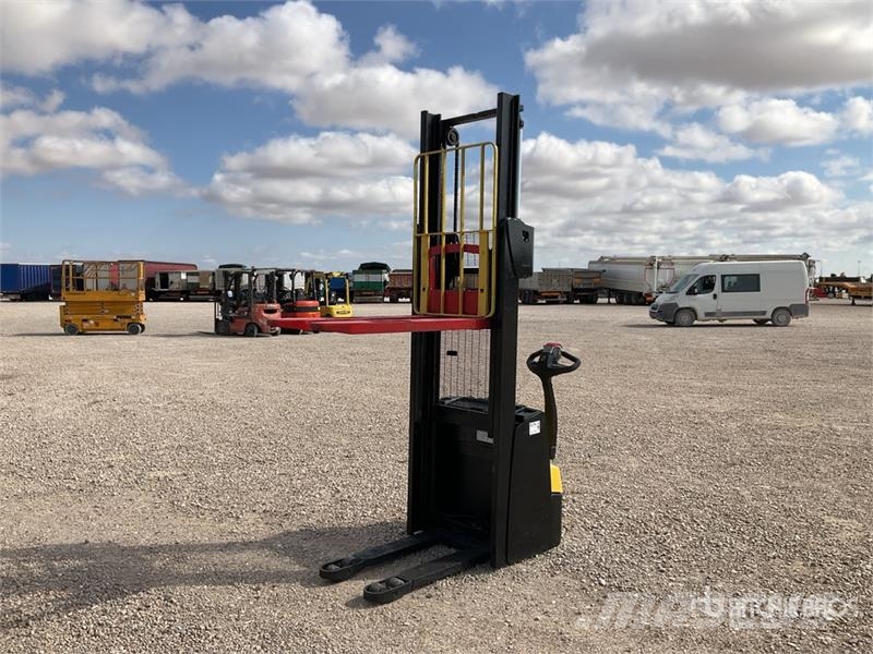 Hyster S1.0 Electric Stacker Samohybné vozíky