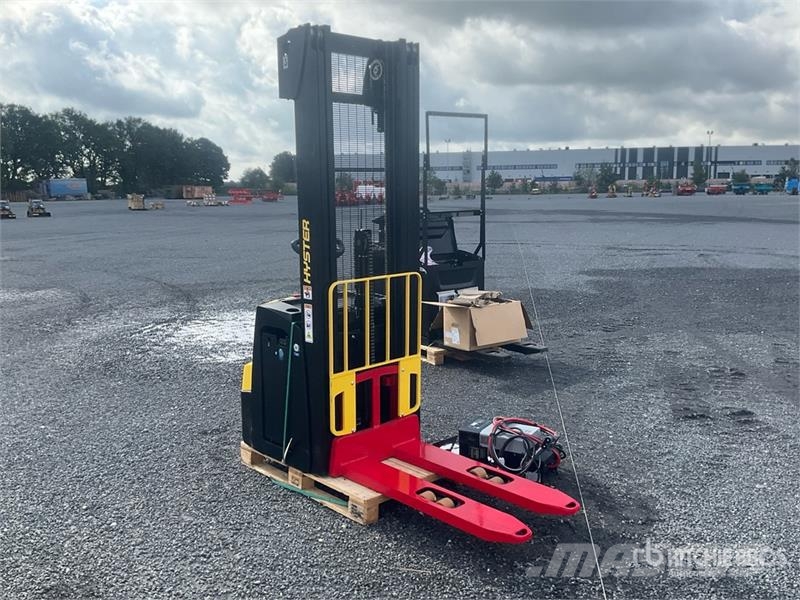 Hyster S1.6 Electric Stacker (Unused) Самохідні електроштабелери