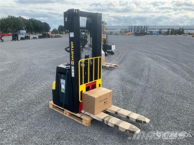 Hyster S1.6 Electric Stacker (Unused) Stand-in stackers