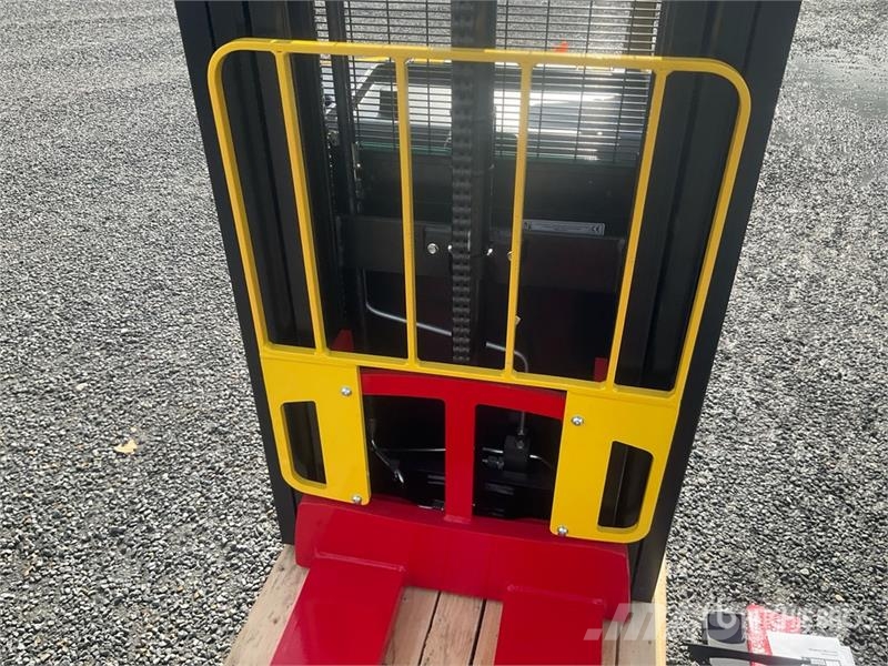 Hyster S1.6 Electric Stacker (Unused) Самохідні електроштабелери