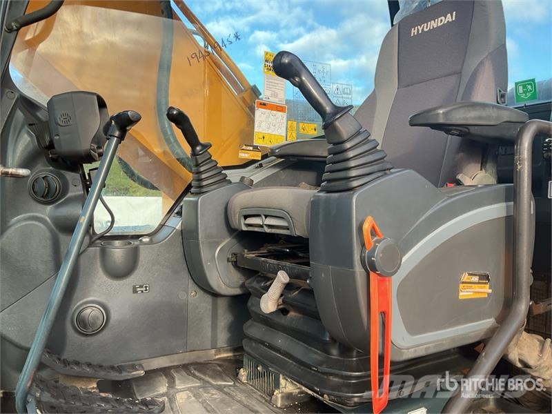 Hyundai 220LC-9A Tracked Excavator Верижен екскаватор