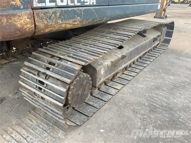 Hyundai 220LC-9A Tracked Excavator Верижен екскаватор