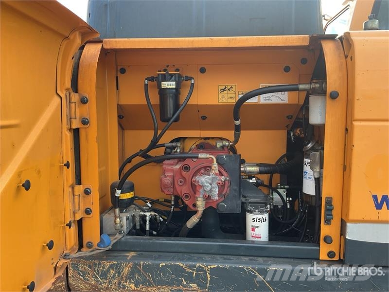 Hyundai 220LC-9A Tracked Excavator Верижен екскаватор