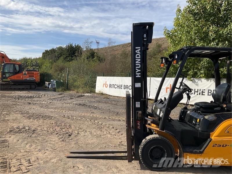 Hyundai 2380 kg Forklift Forklift trucks - others