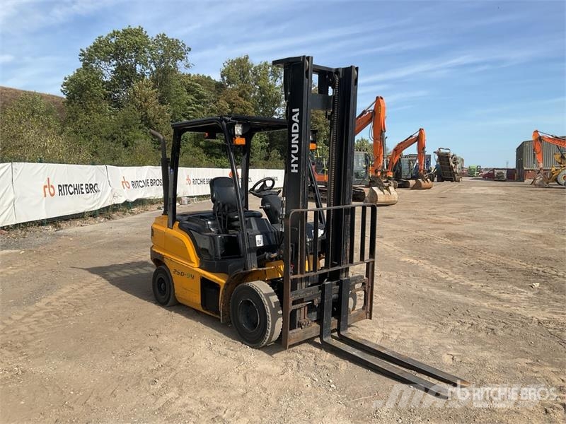 Hyundai 2380 kg Forklift Forklift trucks - others