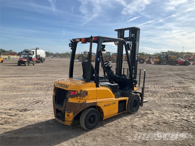 Hyundai 2380 kg Forklift Forklift trucks - others