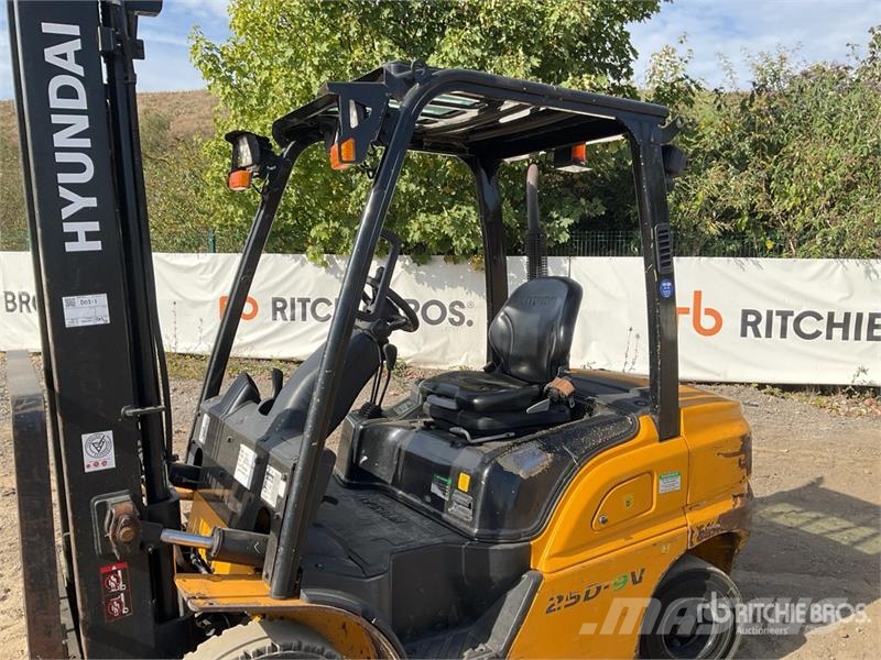 Hyundai 2380 kg Forklift Forklift trucks - others