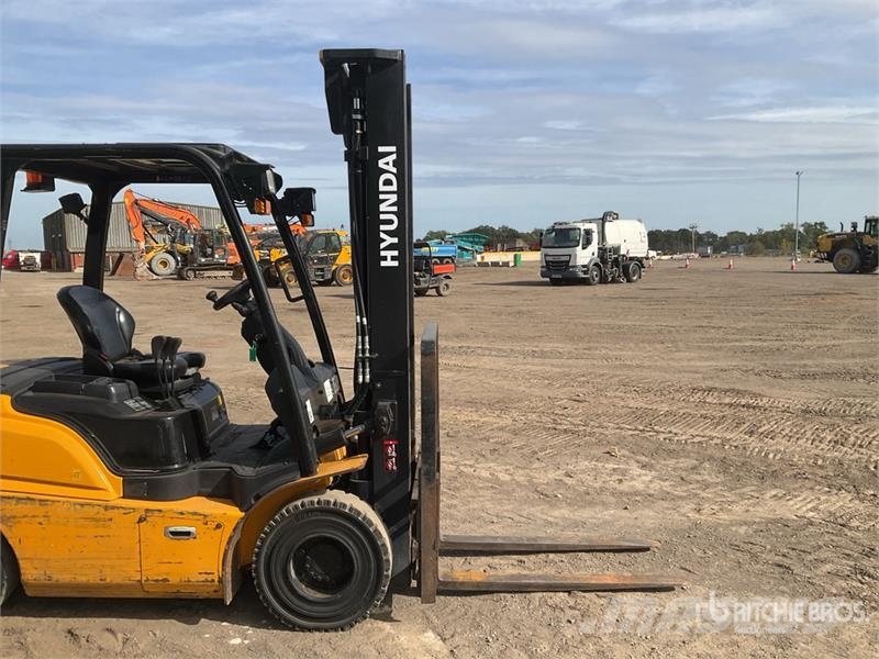 Hyundai 2380 kg Forklift Forklift trucks - others
