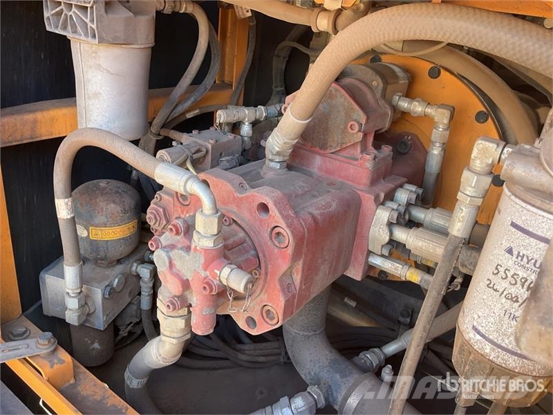 Hyundai HX140LC Tracked Excavator Crawler excavators