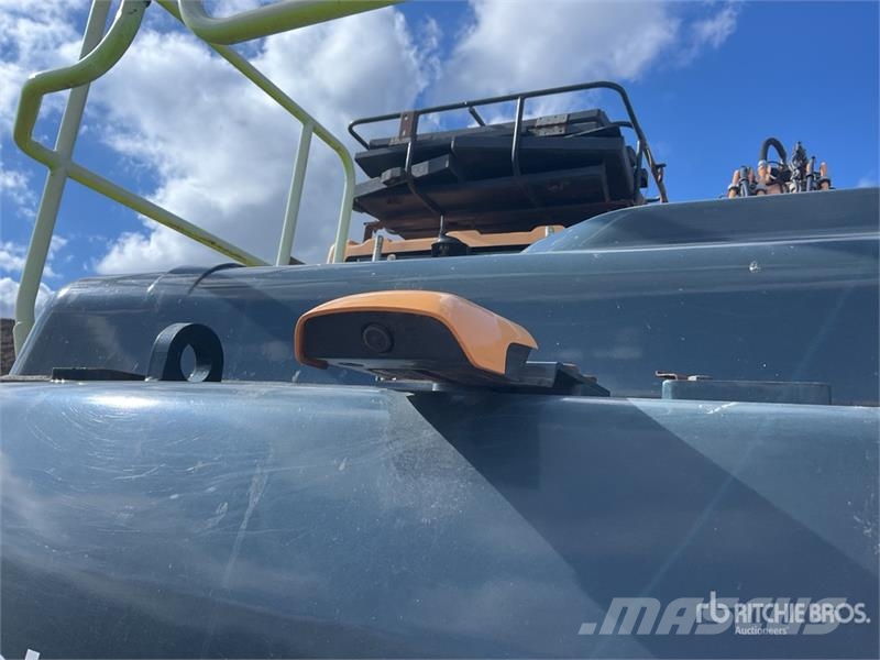 Hyundai HX140LC Tracked Excavator Crawler excavators