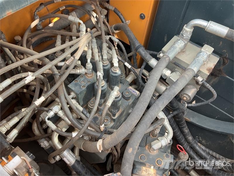Hyundai HX140LC Tracked Excavator Crawler excavators