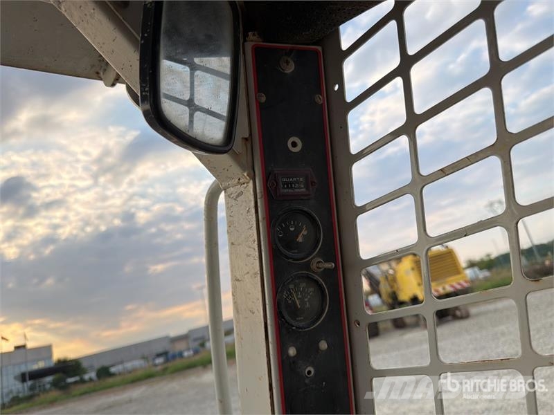 IHI Mustang 2026 Skid Steer Loader Skid steer mini nakladalci