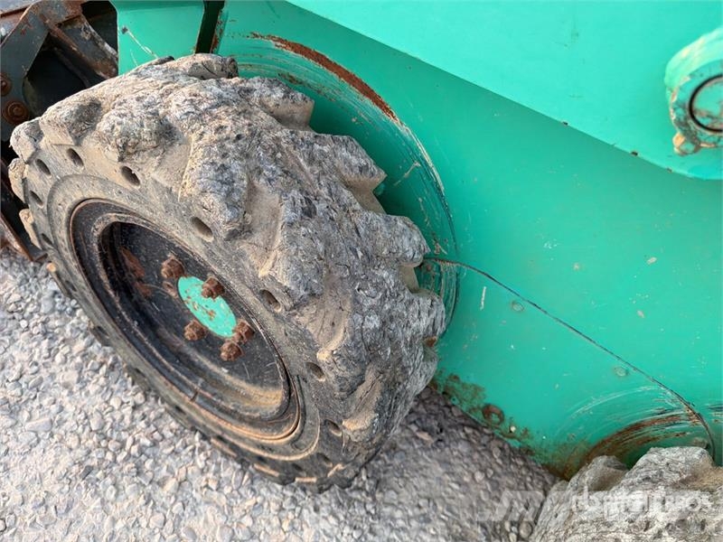 IHI Mustang 2026 Skid Steer Loader Skid steer mini nakladalci