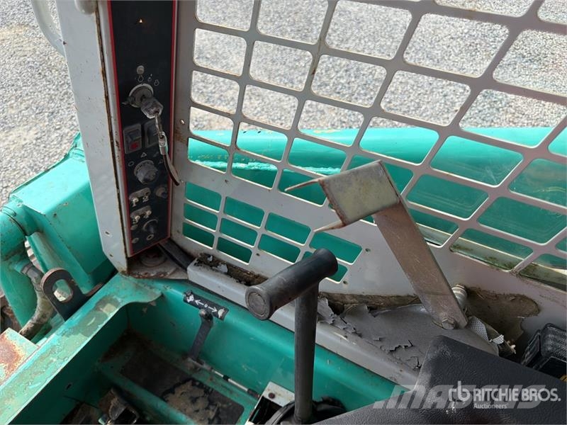 IHI Mustang 2041 Skid Steer Loader Lietoti riteņu kompaktiekrāvēji