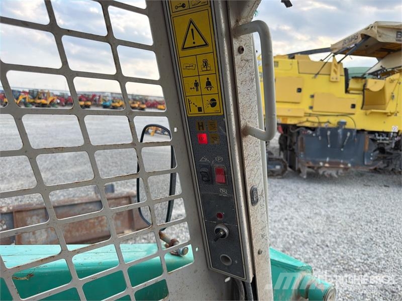 IHI Mustang 2056 Skid Steer Loader Skid steer mini nakladalci