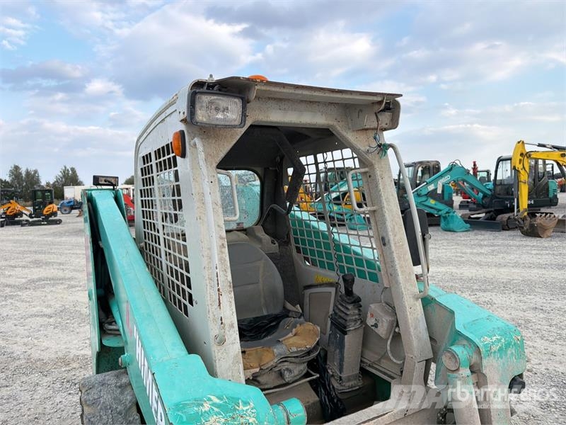 IHI Mustang 2056 Skid Steer Loader Skid steer mini nakladalci