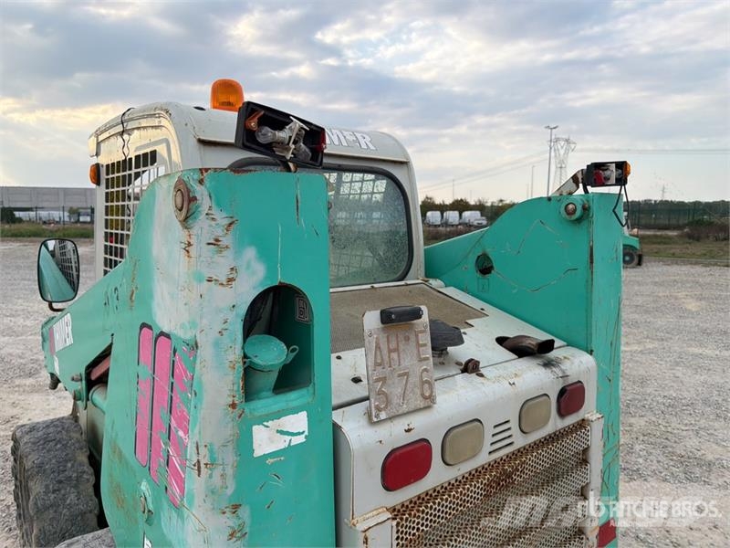 IHI Mustang 2056 Skid Steer Loader Skid steer mini nakladalci