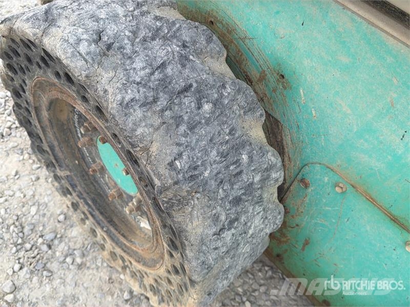 IHI Mustang 2056 Skid Steer Loader Skid steer mini nakladalci