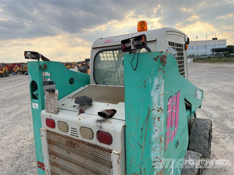 IHI Mustang 2056 Skid Steer Loader Skid steer mini nakladalci