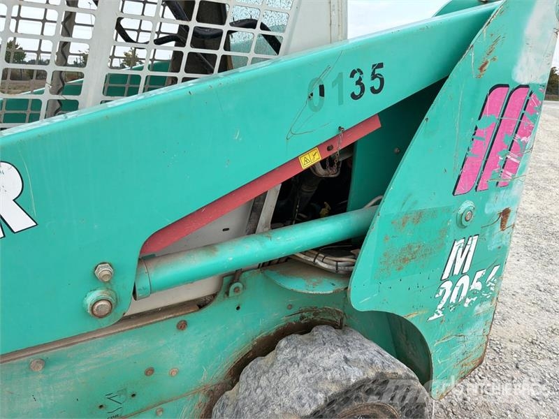 IHI Mustang 2056 Skid Steer Loader Skid steer mini nakladalci