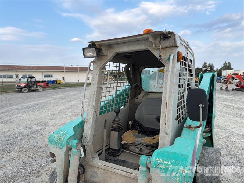 IHI Mustang 2056 Skid Steer Loader Skid steer mini nakladalci