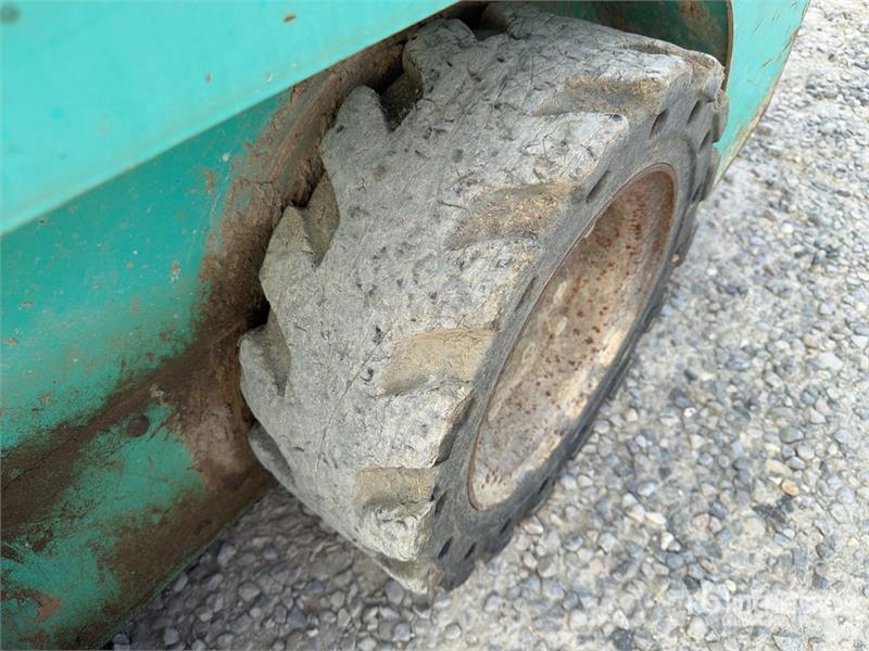 IHI Skid Steer Loader (Inoperable) Skid steer mini nakladalci