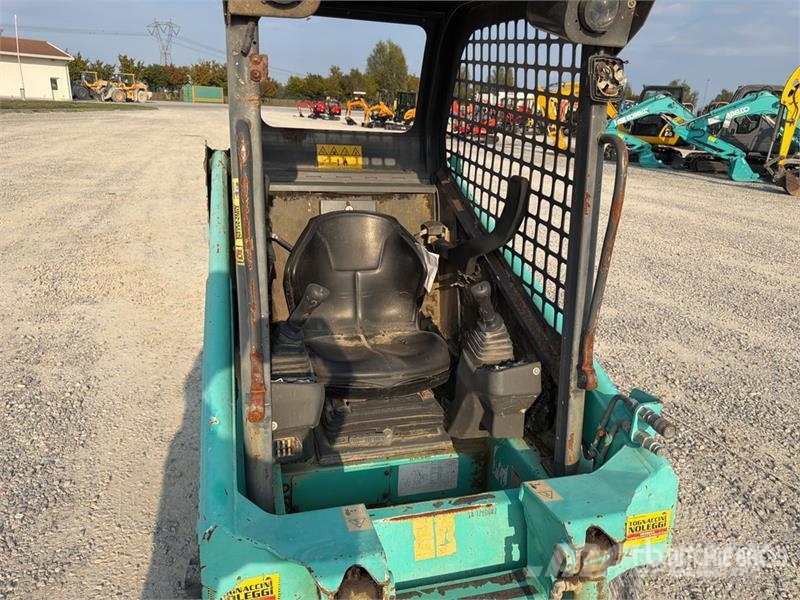 IHI Skid Steer Loader (Inoperable) Skid steer mini nakladalci